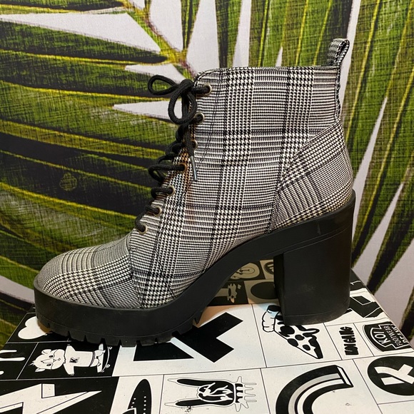 Plaid Lace Up Boots - Picture 6 of 10